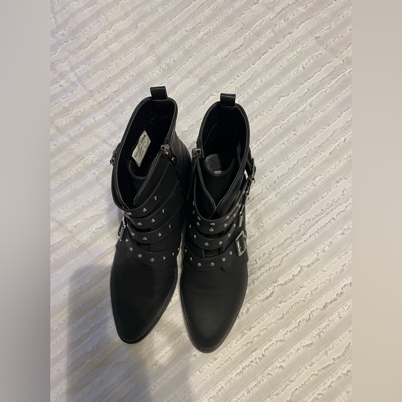 Women’s black booties - Picture 2 of 6